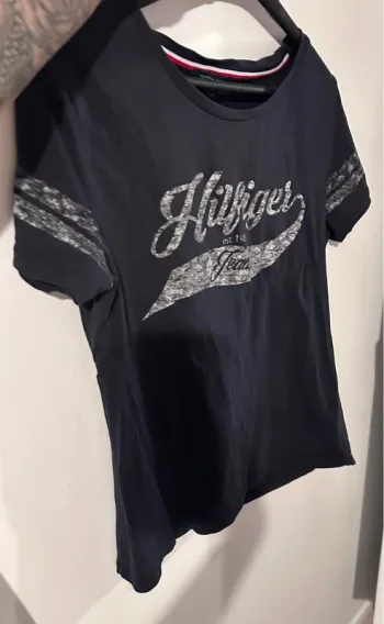 Tee shirt tommy hilfiger bleu marine taille S