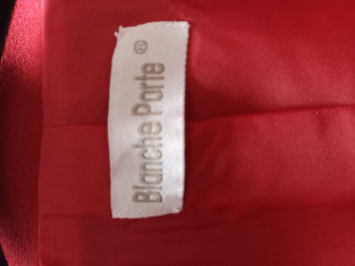 Tailleur rouge - photo numéro 3