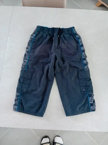 Pantacourt Noir et Blue Bikool Sport taille 12 ans.