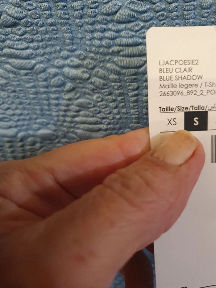 Très joli haut bleu cache cache en relief taille S - photo numéro 5