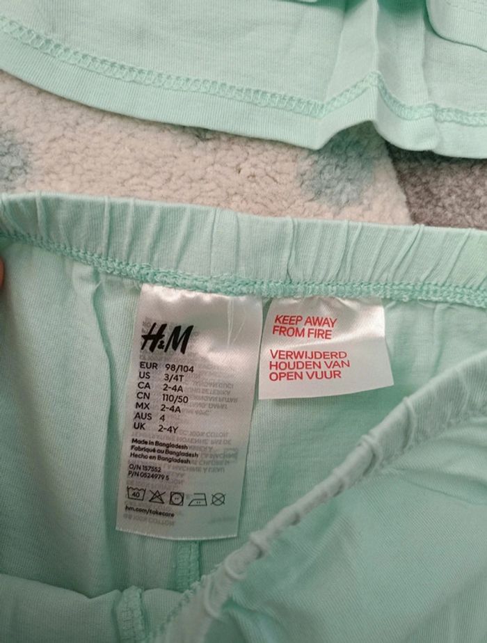 Pyjama short
Marque h&M
Taille 98 cm - photo numéro 4