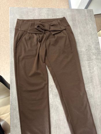 Pantalon marron avec noeud