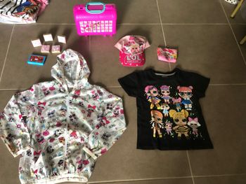 Lot vêtements et accessoires poupée lol
