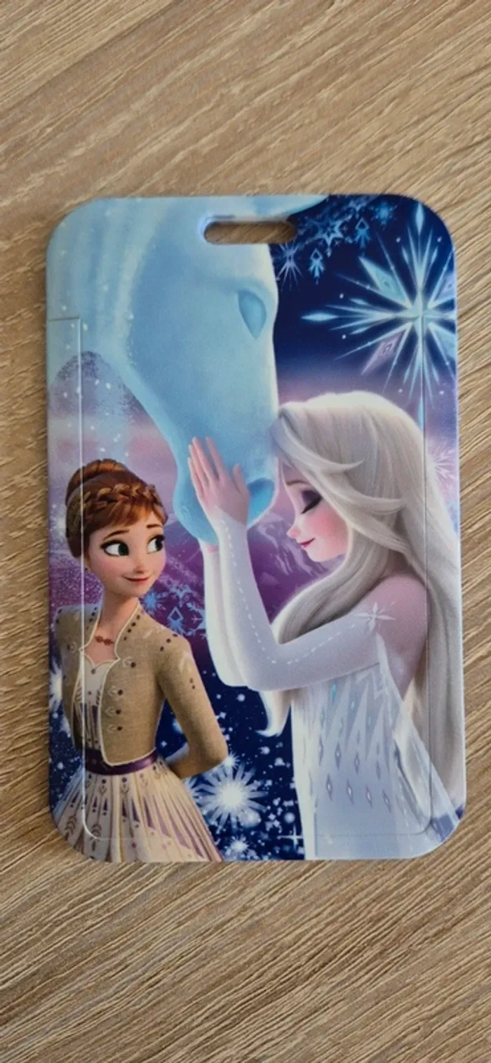 Porte carte d'identité la Reine des Neiges avec lanière fantaisie. - photo numéro 2