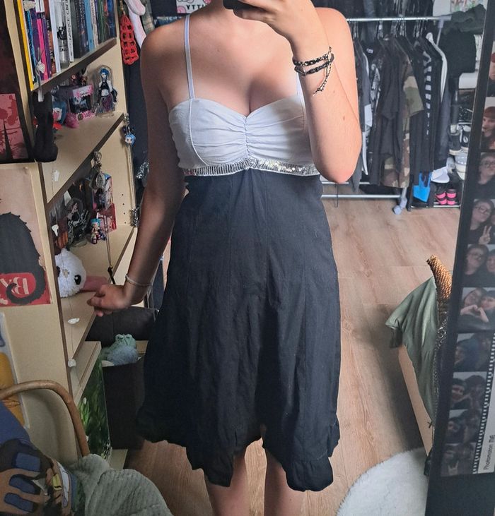 Robe noir et blanche