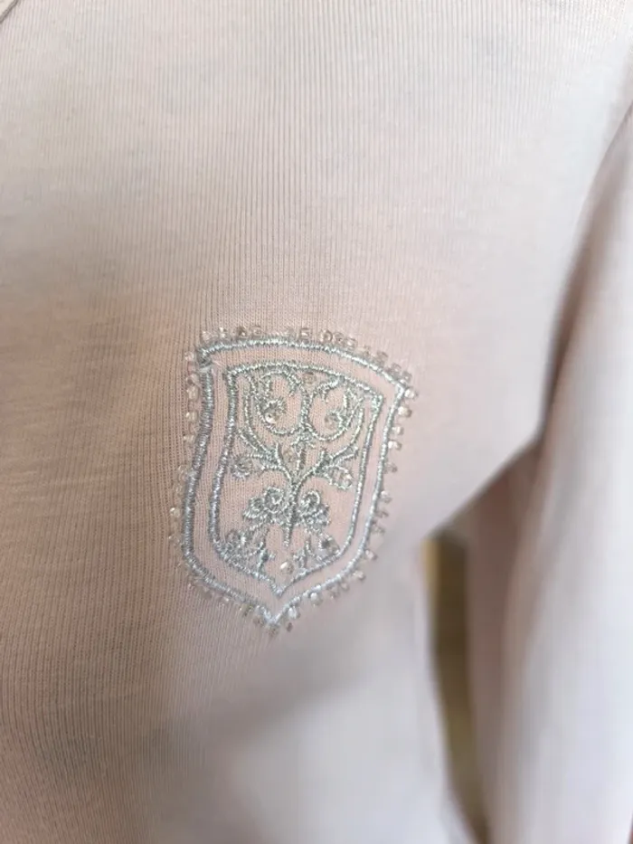 Joli haut beige clair avec broderies et perles - photo numéro 4