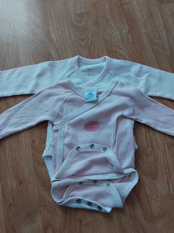 Lot bodies fille 1mois