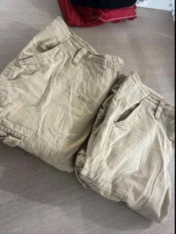 Lot  de  2  cargos - taille 44  -  100% coton