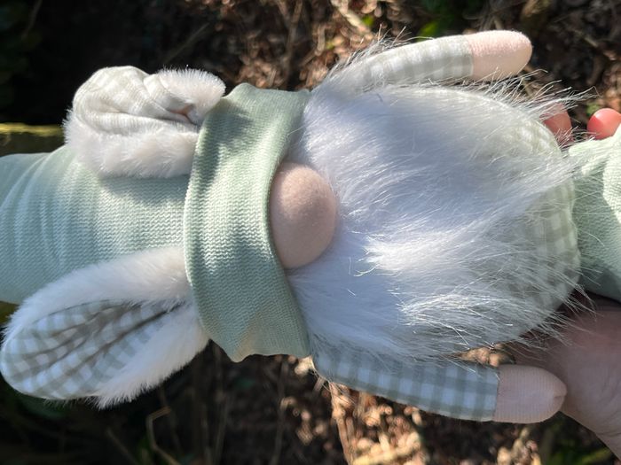 gnome de Pâques avec oreilles de lapin en vichy vert et blanc - photo numéro 4