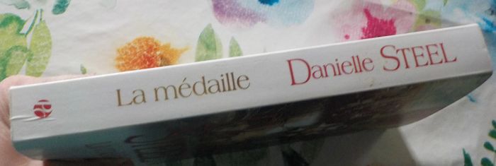 La médaille de Danielle Steel Ed. Presses de la Cité - photo numéro 4