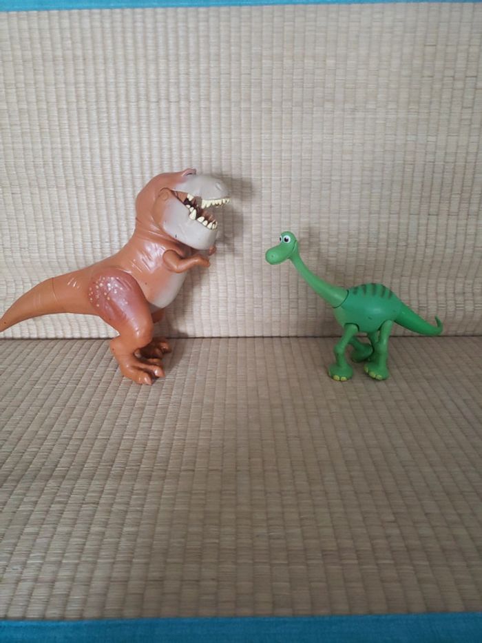 Figurine Arlo et Butch du voyage d'Arlo