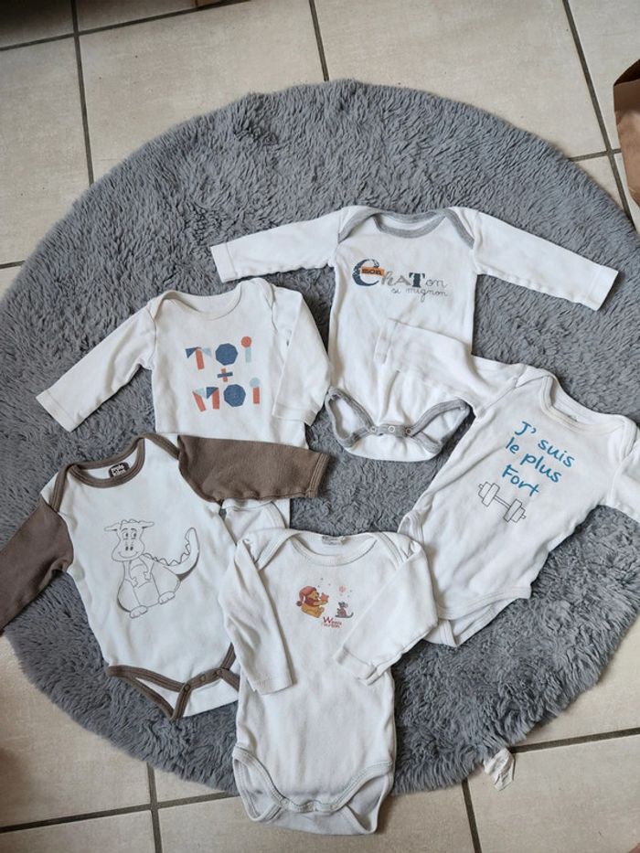 Lot bodies 6 mois