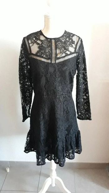 Robe noire en dentelle toute neuve taille 40 H&M