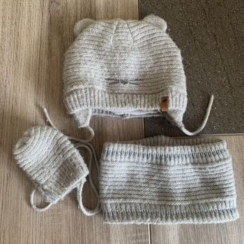 Ensemble de gants, écharpe et bonnet.