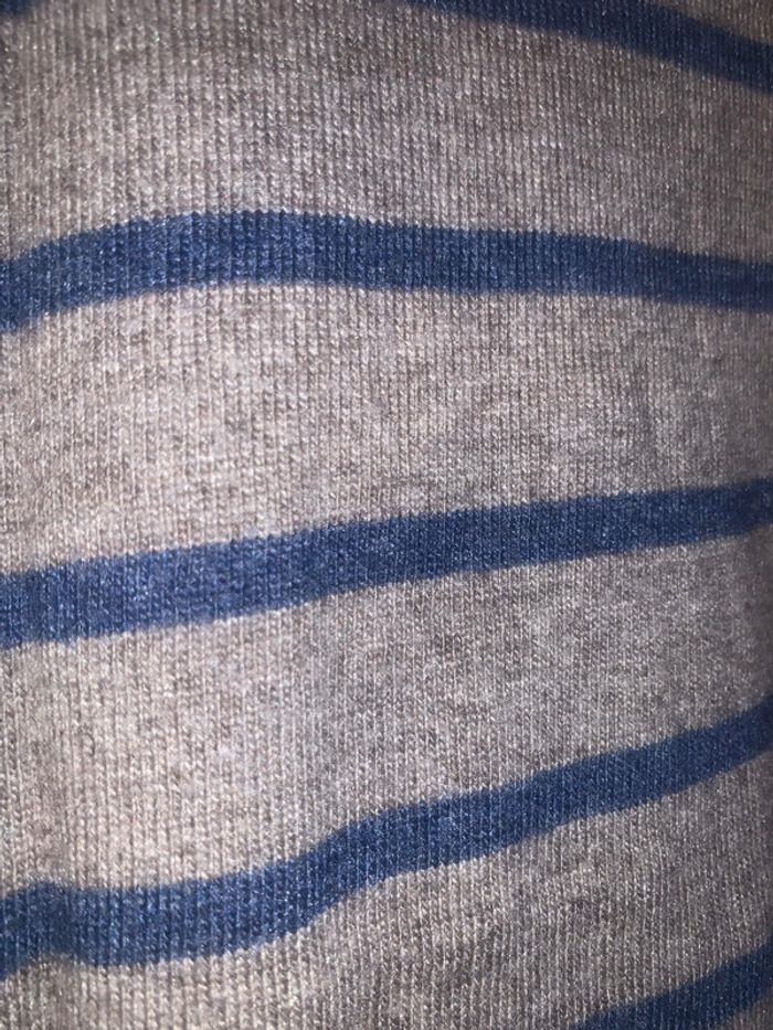 Joli pull rayé bleu marine - photo numéro 3