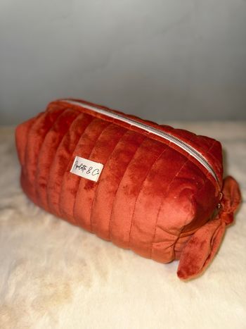 Trousse de toilette en velours matelassé terracota