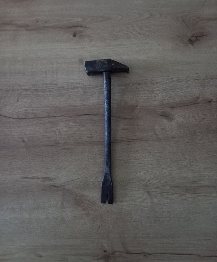 Marteau ancien en acier.