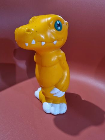 Tirelire Digimon avec défaut museau fendu