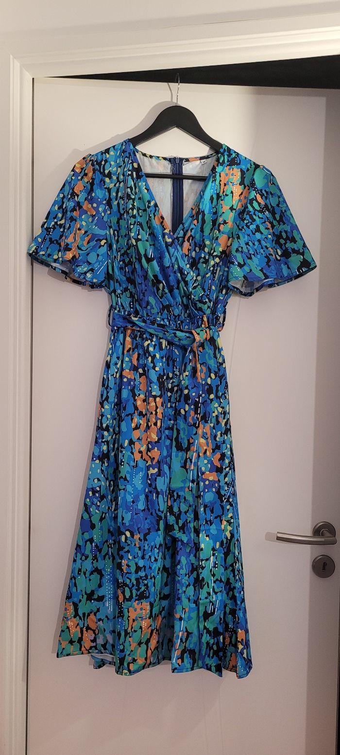 Jolie robe taille M neuve - photo numéro 2