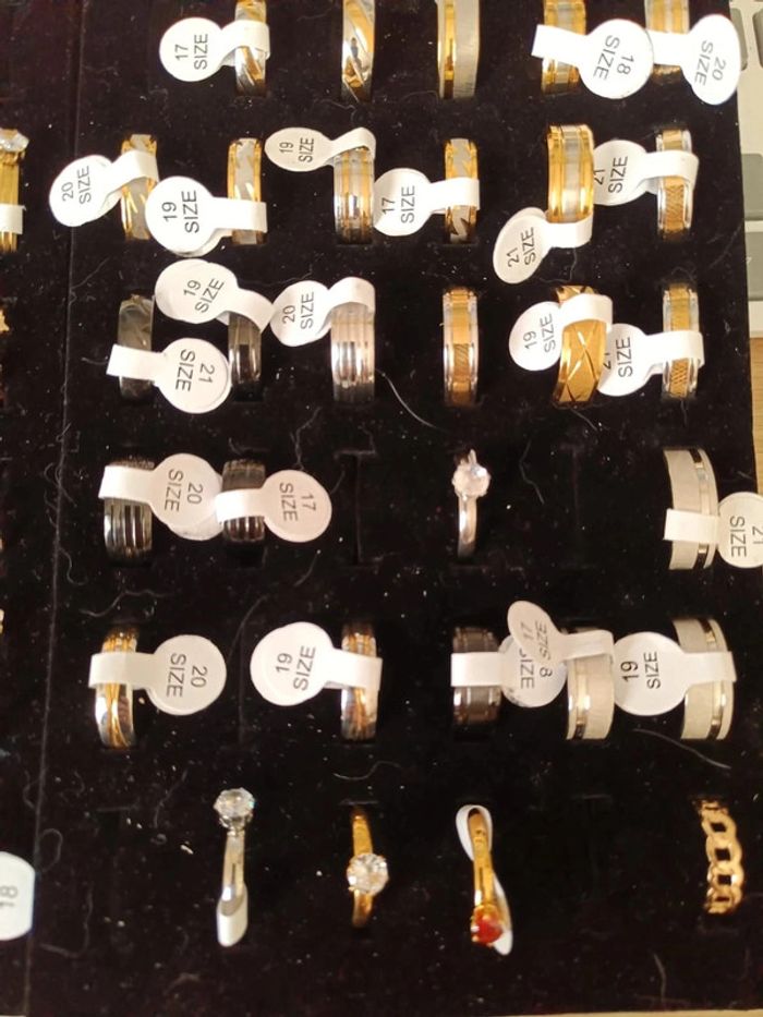 Lot de 58 bagues revendeurs - photo numéro 2