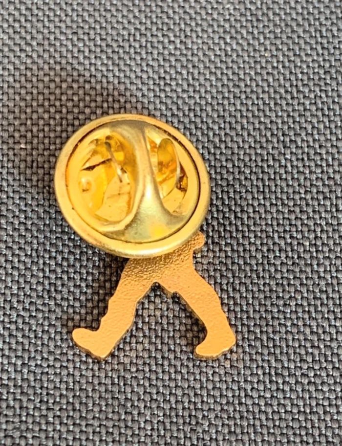 Pin's Johnnie Walker Whisky badge - photo numéro 2