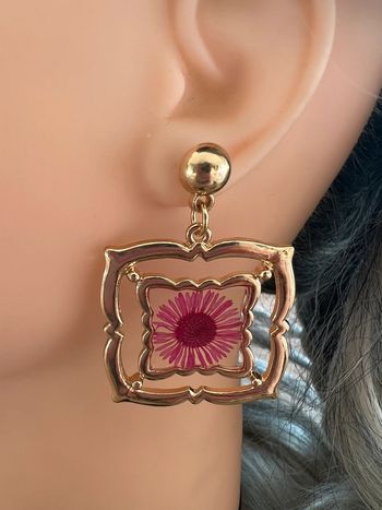 Boucles d’oreilles fleurs séchées rose