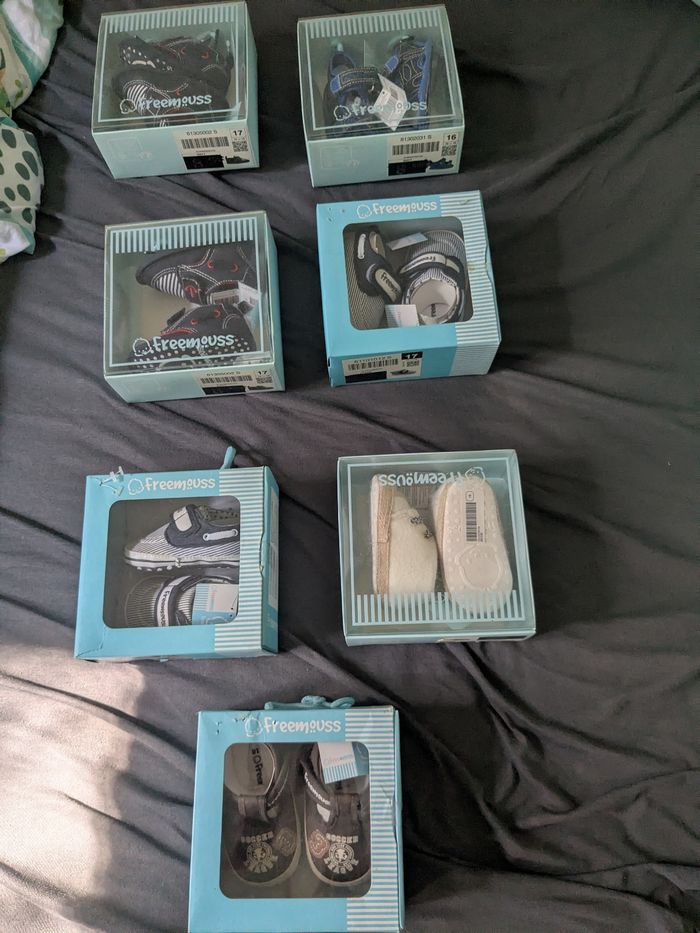 Lot 7 Paires de Chaussures (dès la naissance) - photo numéro 2