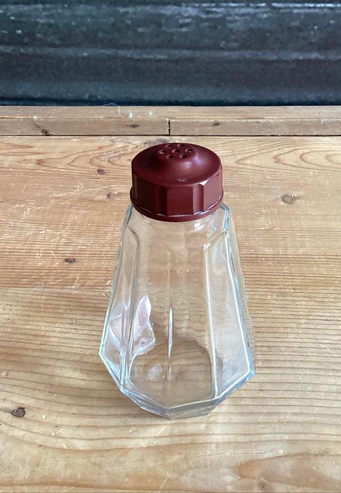 Saupoudreuse a sucre année 50
