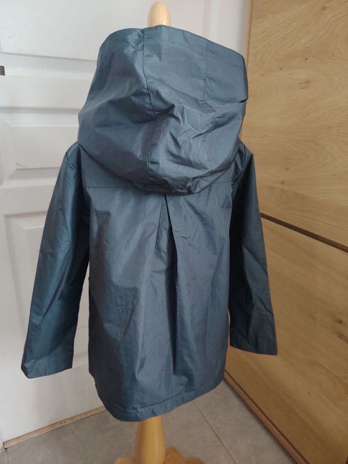 Imperméable fille 6 ans Kiabi en très bon état - photo numéro 2