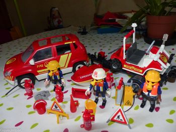 Lot playmobils pompiers + vehicules etc