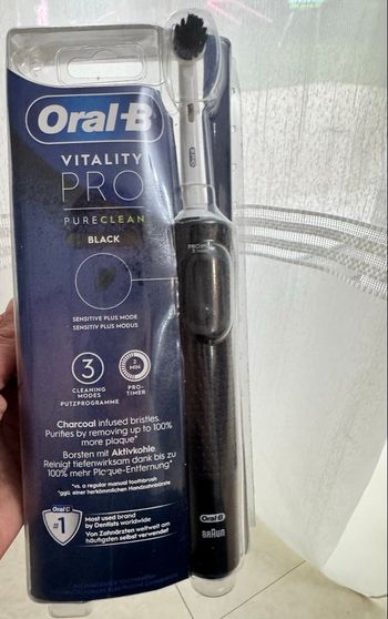 Brosse à dents électrique vitality pro et 8 brossettes Neuf avec étiquette