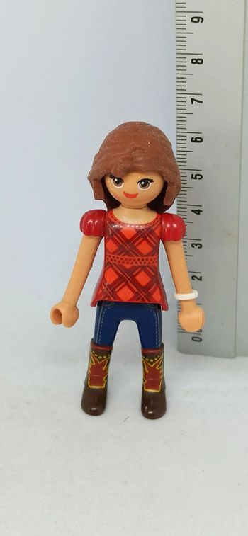 Femme haut rouge avec bottines spirit playmobil