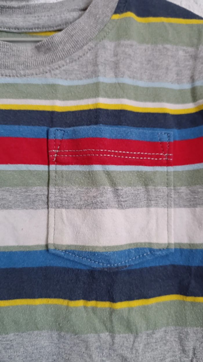 Lot 3 ans. 2 pyjamas Kiabi et un tee-shirt Gap. - photo numéro 3