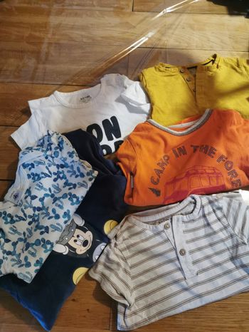 Lot vêtements plus livre