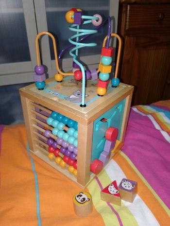 Cube d'activité en bois OKOIA