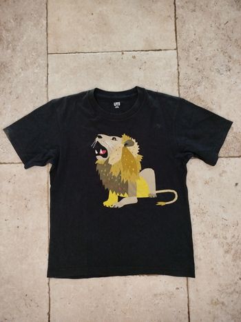 T-shirt Uniqlo XS noir avec un lion