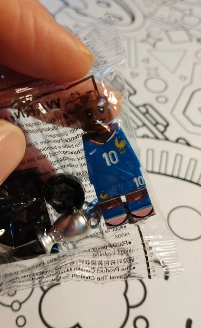Personnage type Lego football neuf Kylian m'bappé équipe de France maillot euro 2024