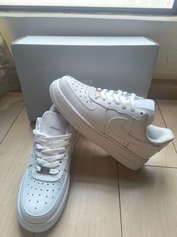 Nike Air Force 1 Low '07 Blanche -- Taille 38.5