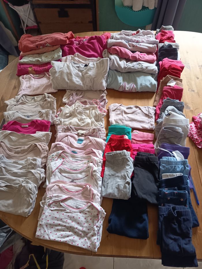 Gros lot de vêtements fille 18 mois - photo numéro 3