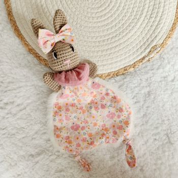 Gabin le Lapin doudou en crochet plat
