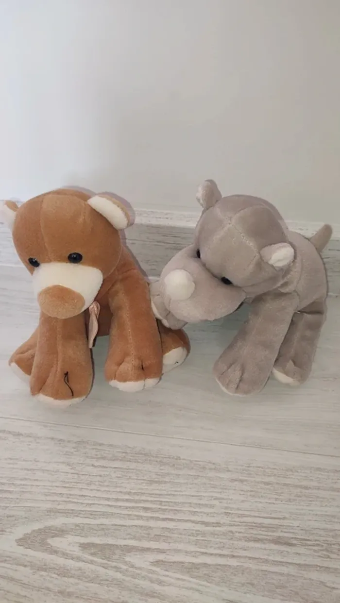 2 peluches ourson et rhinocéros parfait état