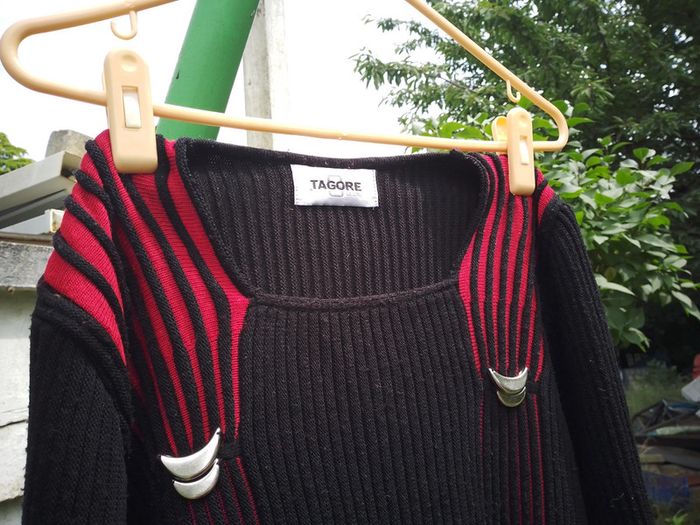 Pull rouge et noir façon espagnol - photo numéro 2