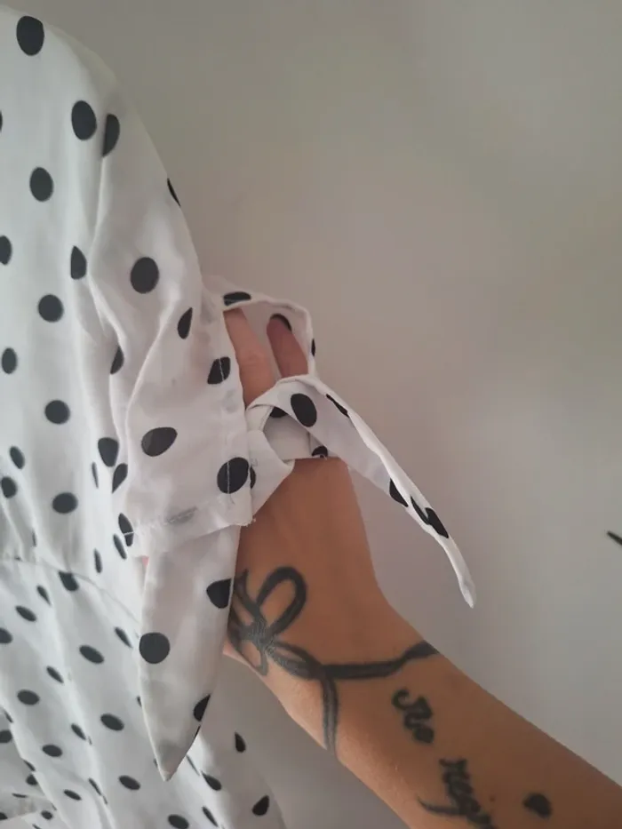 Blouse neuve a point - photo numéro 2