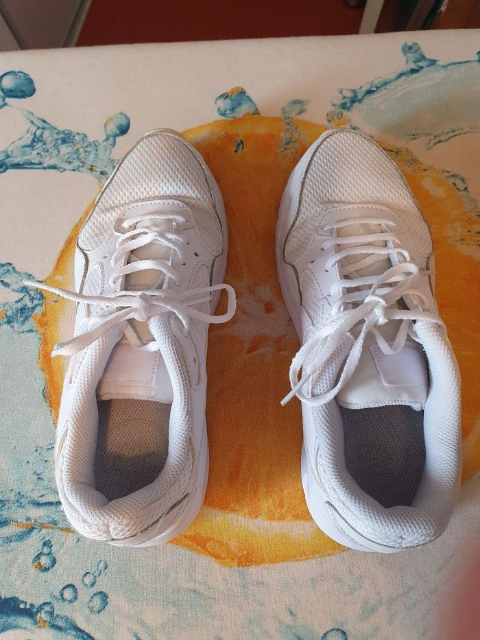Basket Nike air blanche taille 38