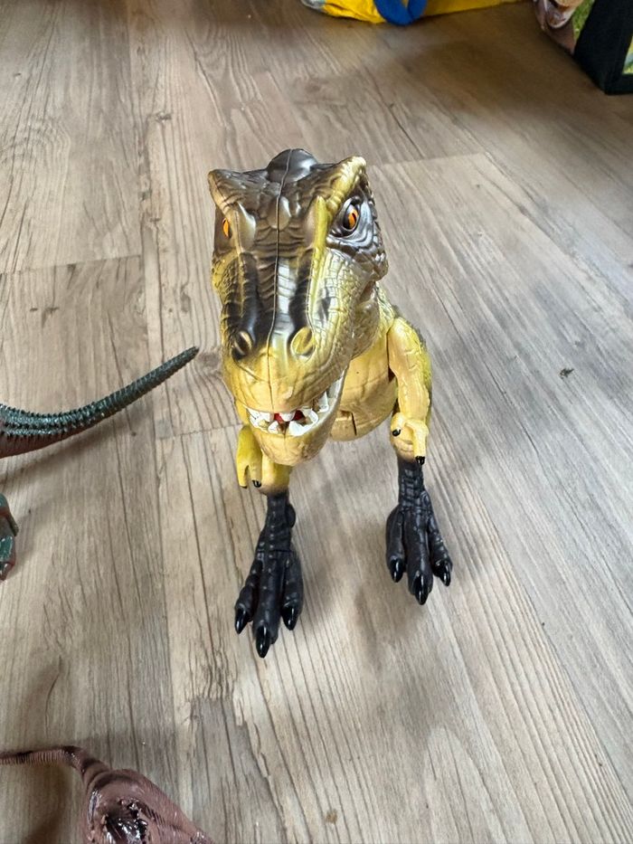 Lot de dinosaures - photo numéro 1
