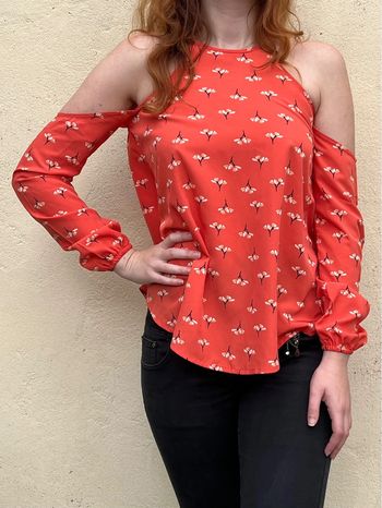 Haut / blouse orange épaules dénudées motifs fleuris