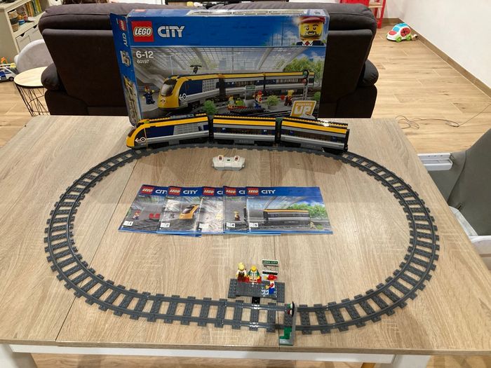 Lego 60197 le train passagers télécommandé