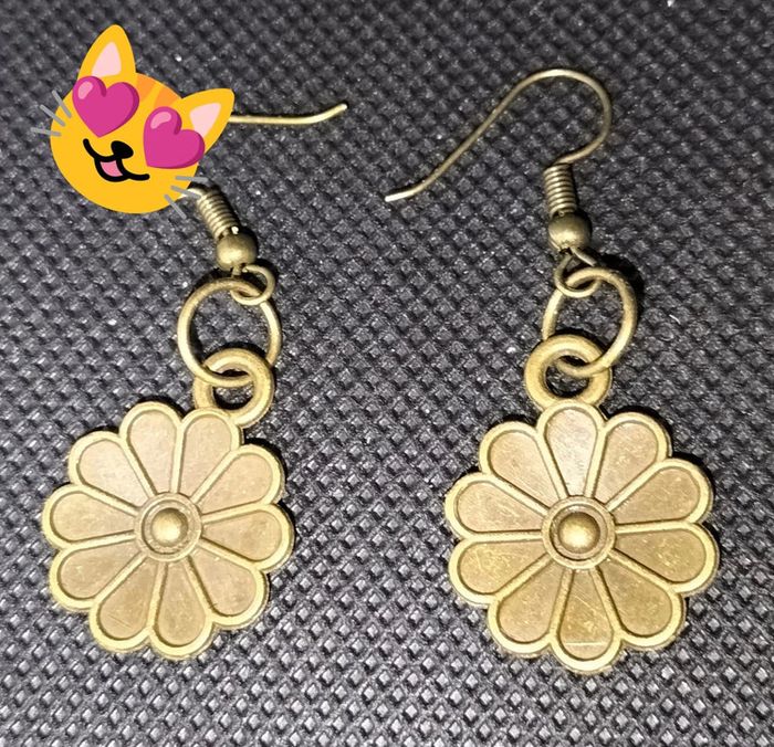 Boucle d'oreille bronze fleurs