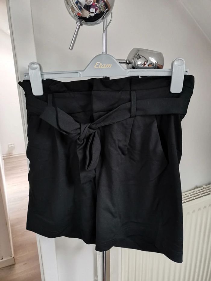 Short Only noir TM