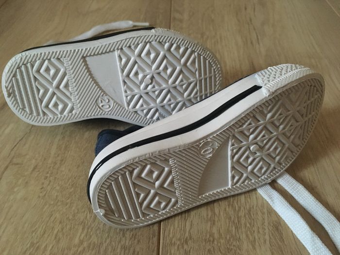 Chaussure style Converse - taille 20 - photo numéro 2